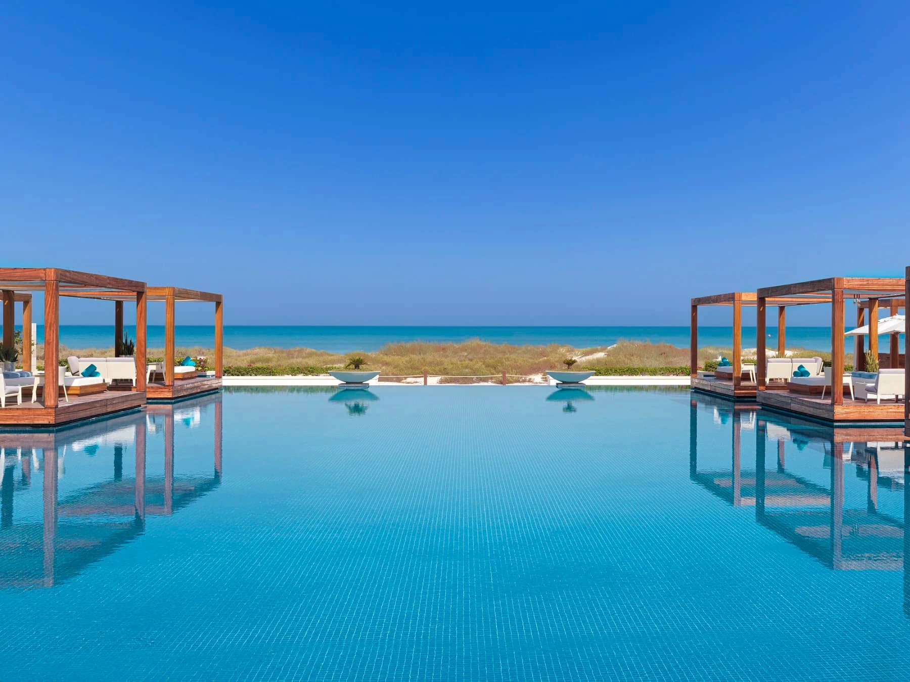 Бассейн Saadiyat Beach Club