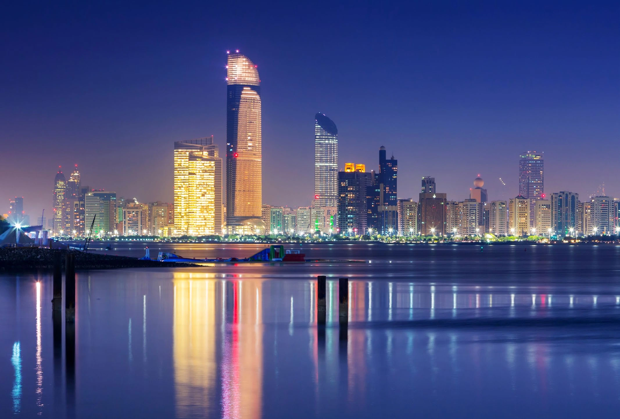 أبوظبي — صورة كتيب Aldar